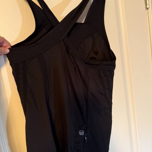 Adidas Black Crisscross Built in Bra Training Shirt VGUC - Picture 3 of 3